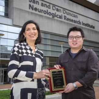 Dr. Jian Zhou receives the 2021 NRI Zoghbi Scholar Award